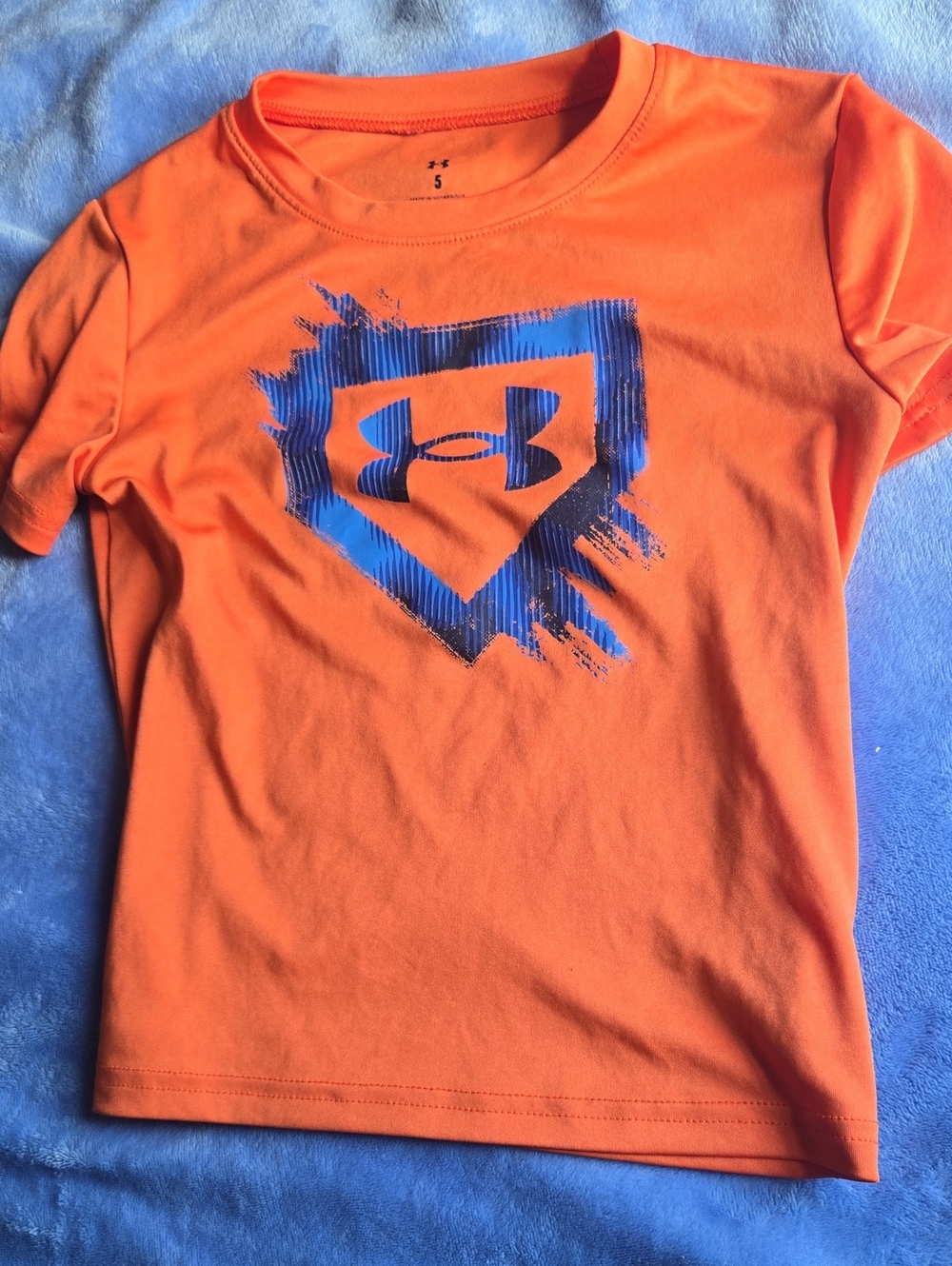 Sz 5 Under Armour Orange Boys Tee with Blue Logo Graphic